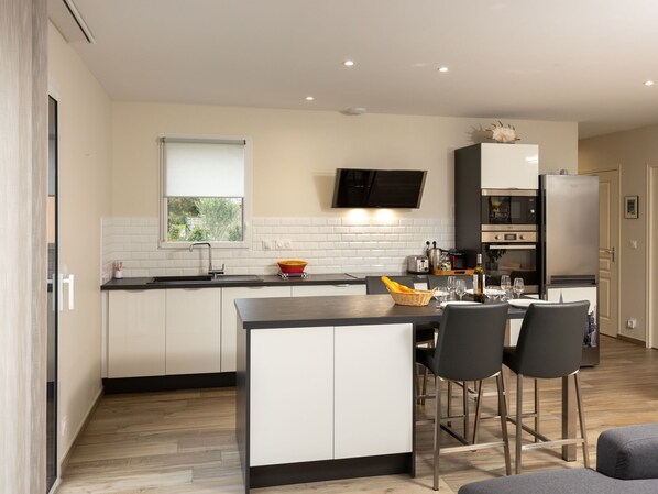 Fridge, microwave, oven, dishwasher