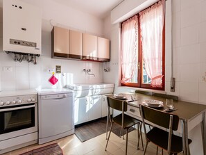 Fridge, oven, cookware/dishes/utensils - Casa di Nando Calandre Mare by Interhome (Ventimiglia)
