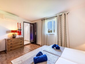 3 Schlafzimmer, Schreibtisch, Bügeleisen/Bügelbrett, WLAN
