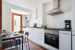 Refrigerador, microondas, horno y lavavajillas 