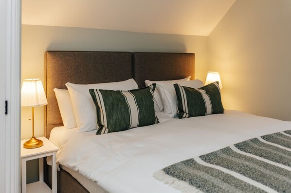 4 bedrooms - Old Town Cottage - From 350 Per Night (Oxford)