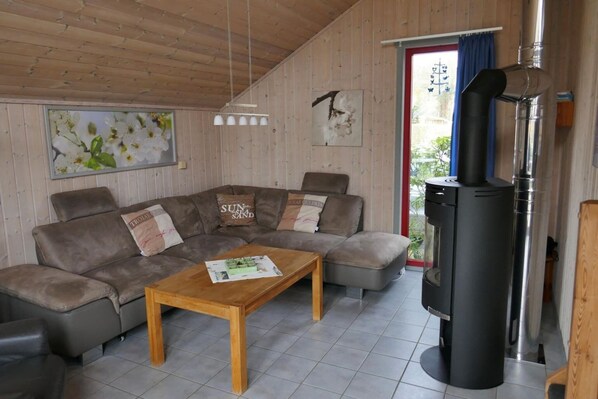 Smart TV y chimenea 