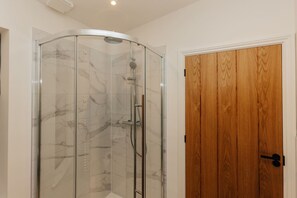 2 bedrooms - Cart Shed 1 - From 140 Per Night (Oxford)