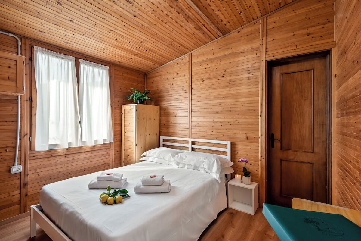 Basic Bungalow Monolocale | 2 slaapkamers, geluiddichte muren, gratis wifi, beddengoed