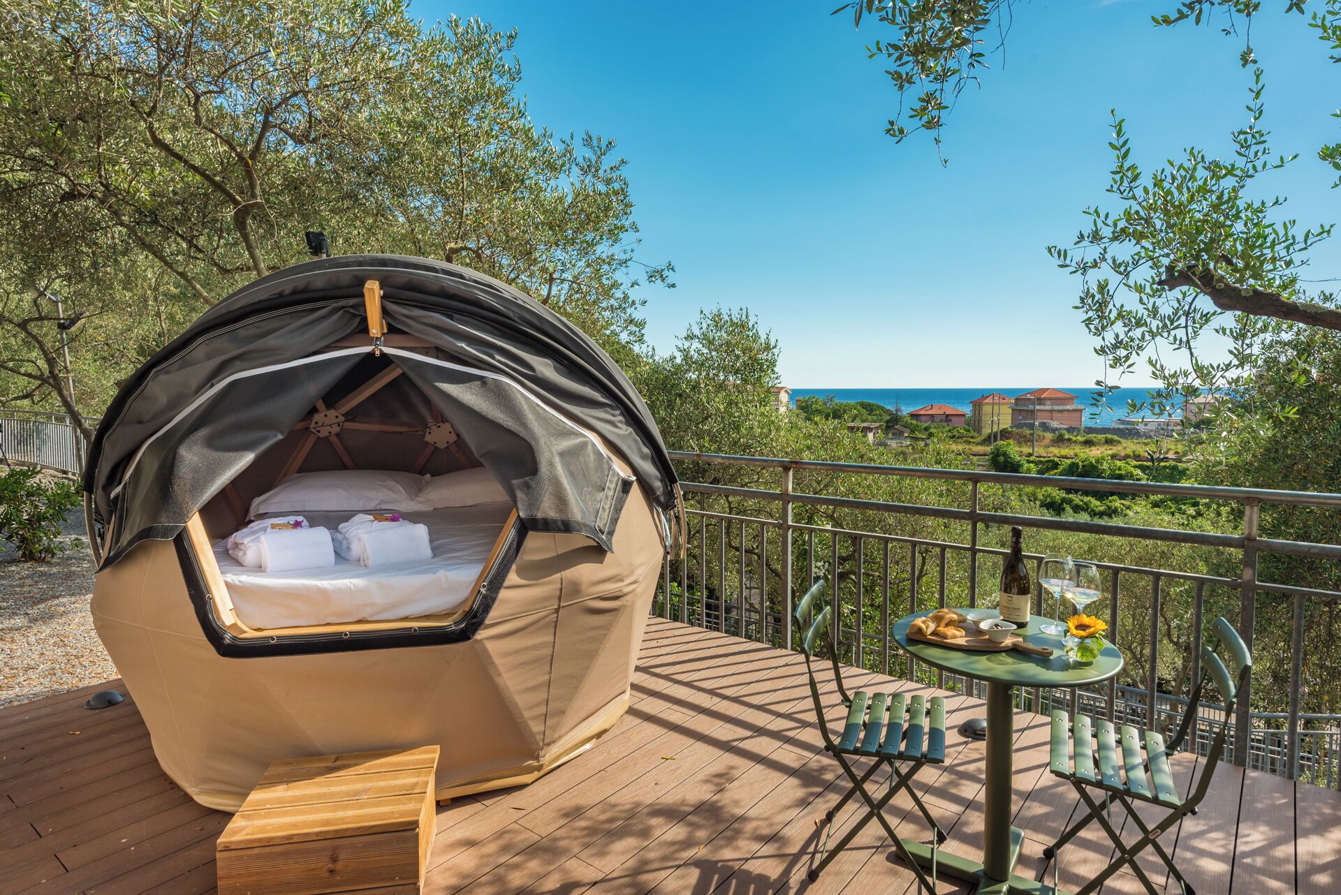 Bolla Sotto le Stelle | Insonorizzazione, Wi-Fi gratuito, lenzuola