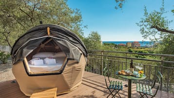 Bolla Sotto le Stelle | Insonorizzazione, Wi-Fi gratuito, lenzuola