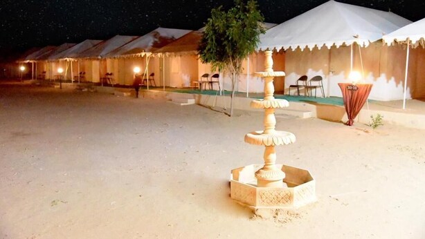 A desert camp with tents and a central fountain. - Safari Nights Resort Jaisalmer (Jaisalmer)