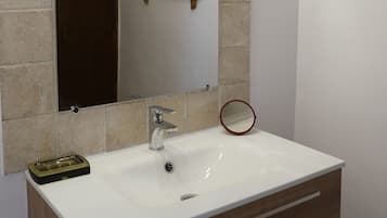 Ducha, secador de pelo, toallas