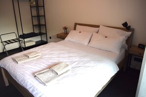 1 bedroom, bed sheets