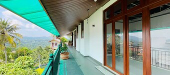 Spacious 5-bedroom villa with WiFi and AC in charming Kandy