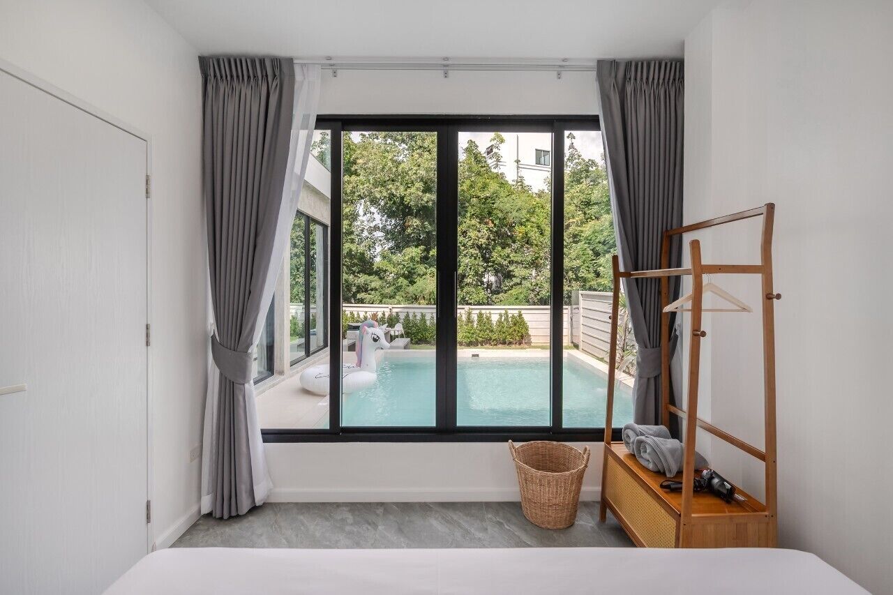 Casa, piscina particular, vista para o parque | 3 quartos, cofres nos quartos, cortinas blackout