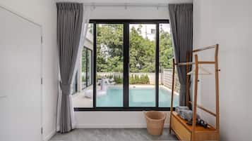Casa, piscina particular, vista para o parque | 3 quartos, cofres nos quartos, cortinas blackout