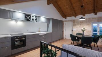 Luxury-Villa, Nichtraucher, Gartenblick | Eigene Küche | Großer Kühlschrank, Mikrowelle, Ofen, Herdplatte