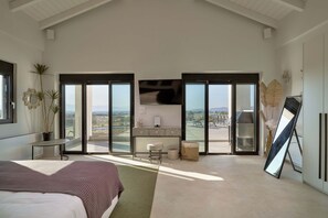 6 bedrooms, in-room safe, desk, iron/ironing board