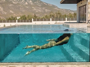 Piscina a l'aire lliure i piscina climatitzada 