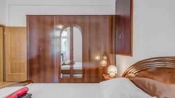 Rumah (Three Bedroom Holiday Home with Pool) | 3 kamar tidur dan Wi-Fi gratis