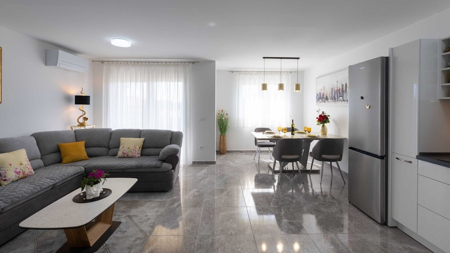 Kastel Stari Sunny Downtown Apartment With Terrace