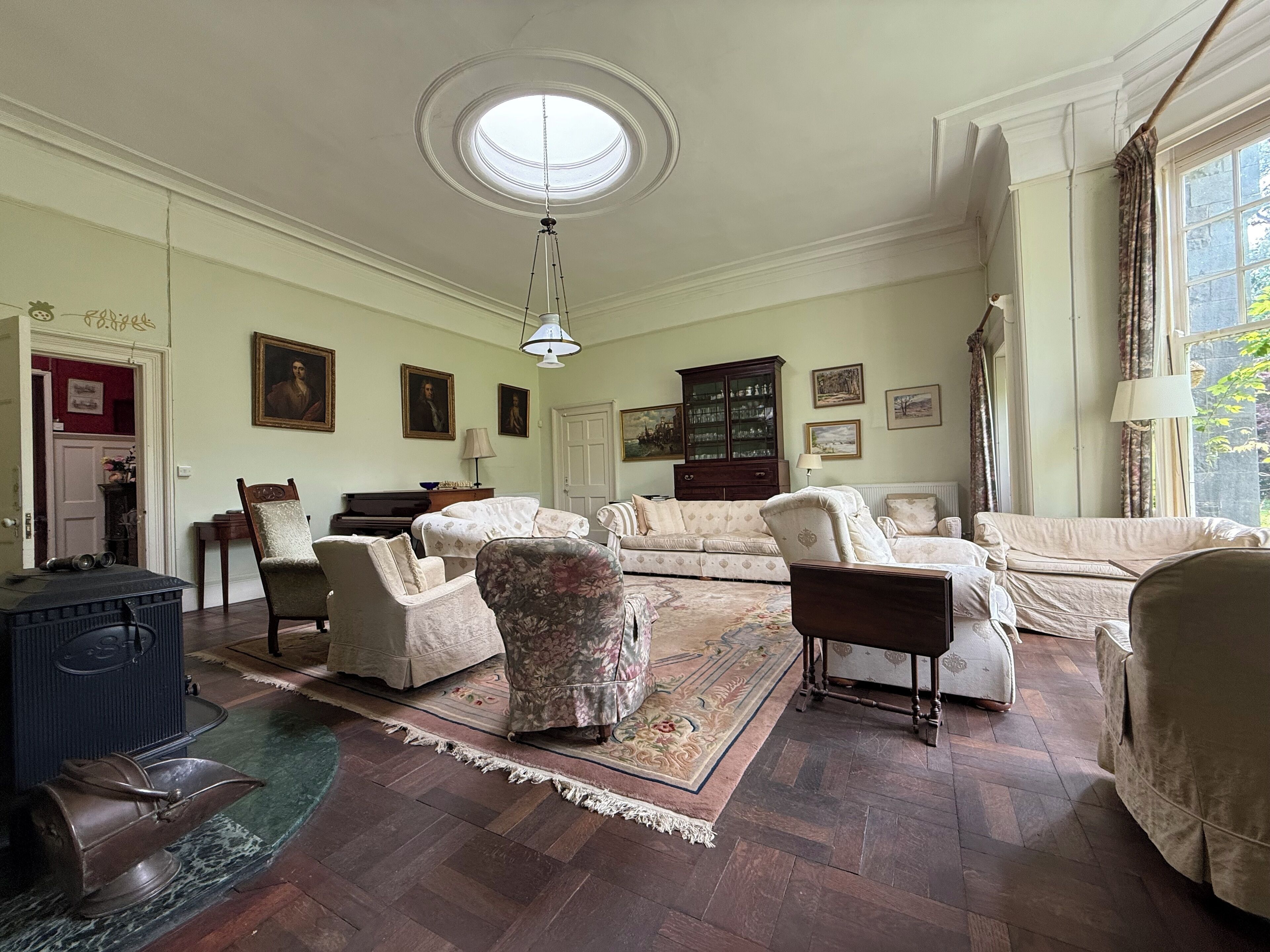 Smart TV, fireplace, video games