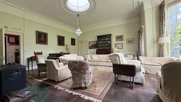 Smart TV, fireplace, video games