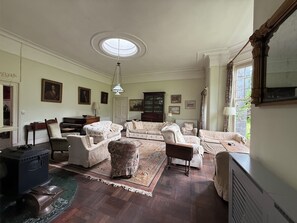 Smart-TV, Kamin, Videospiele