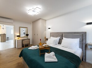 Apartment (Three Bedroom Apartment with Hot Tub)