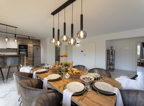 Διαμέρισμα (Three Bedroom Apartment with Hot Tub) | Τραπεζαρία