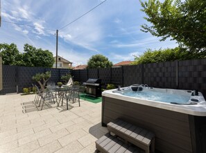 Apartment (Three Bedroom Apartment with Hot Tub) | Eigener Whirlpool