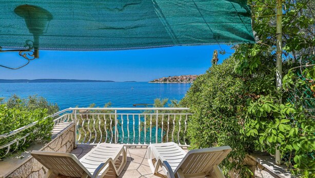 A balcony with two lounge chairs and a view of the sea. - Holiday Home by the Sea With Terrace & Ocean Views on Čiovo (Okrug)