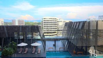 Deluxe Studio Suite, Non Smoking, Kitchenette | View from room