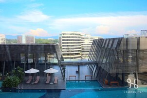 Deluxe Studio Suite, Non Smoking, Kitchenette | View from room