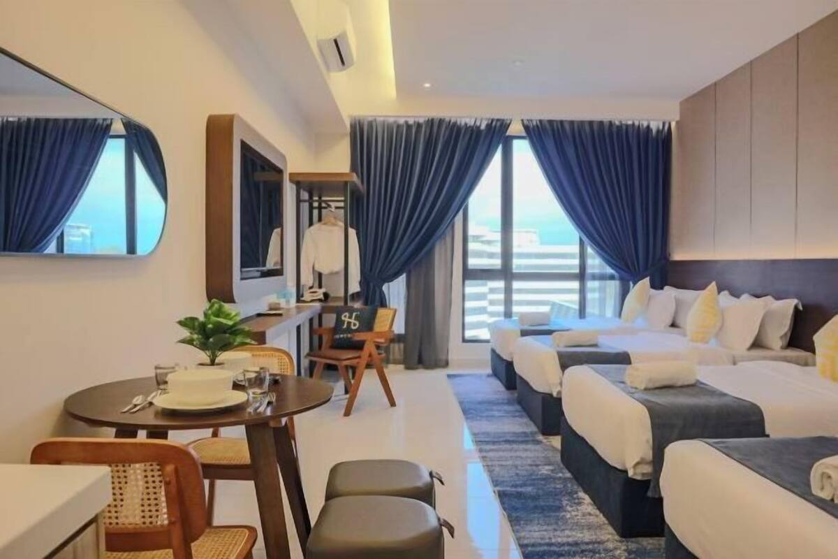 Luxe beddengoed, een minibar, individueel gedecoreerd