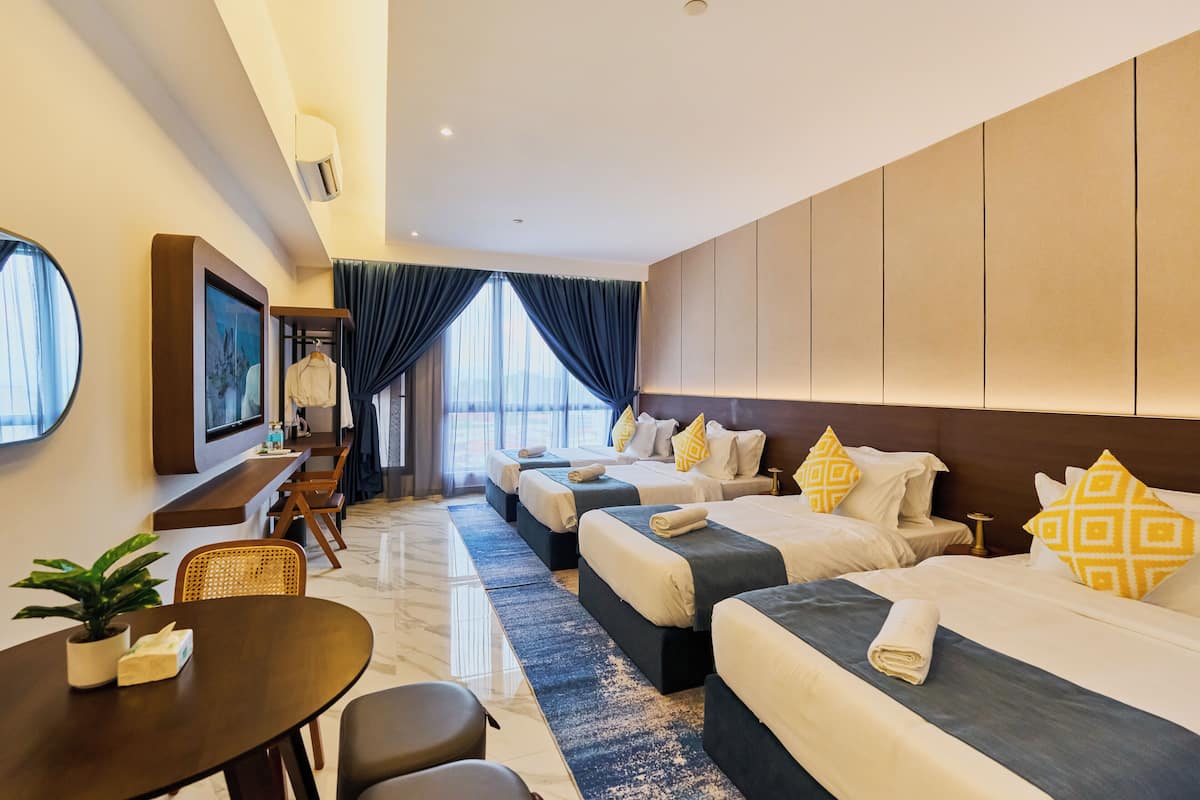 ห้องเอ็กเซกคิวทีฟสำหรั  บสี่ท่าน, ปลอดบุหรี่, ห้องครัวขนาดเล็ก | เครื่องนอนระดับพรีเมียม, มินิบาร์, โต๊ะทำงาน, ผ้าม่านกันแสง