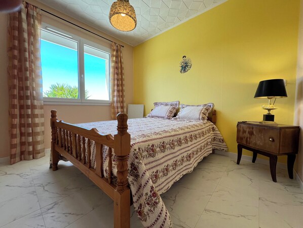 3 bedrooms, iron/ironing board, travel cot, free WiFi