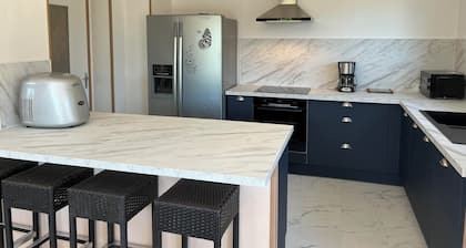 split-level apartment in countryside 3 km from beziers