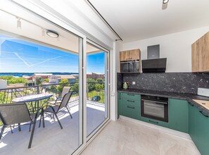 Apartment (Two Bedroom Apartment with Sea View a) | Private kitchen - Elegant Kastel Novi Apartment With Sea View Balcony (Kastela)