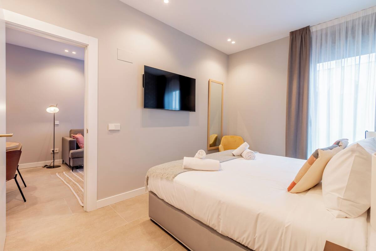 Căn hộ Business | Chăn bông, nệm Select Comfort, két bảo mật tại phòng, màn/rèm cản sáng 