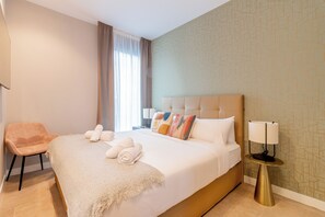 Presidential Apartment | Down comforters, Select Comfort beds, in-room safe, blackout drapes - Home Art Apartments Bernabéu (Madrid)