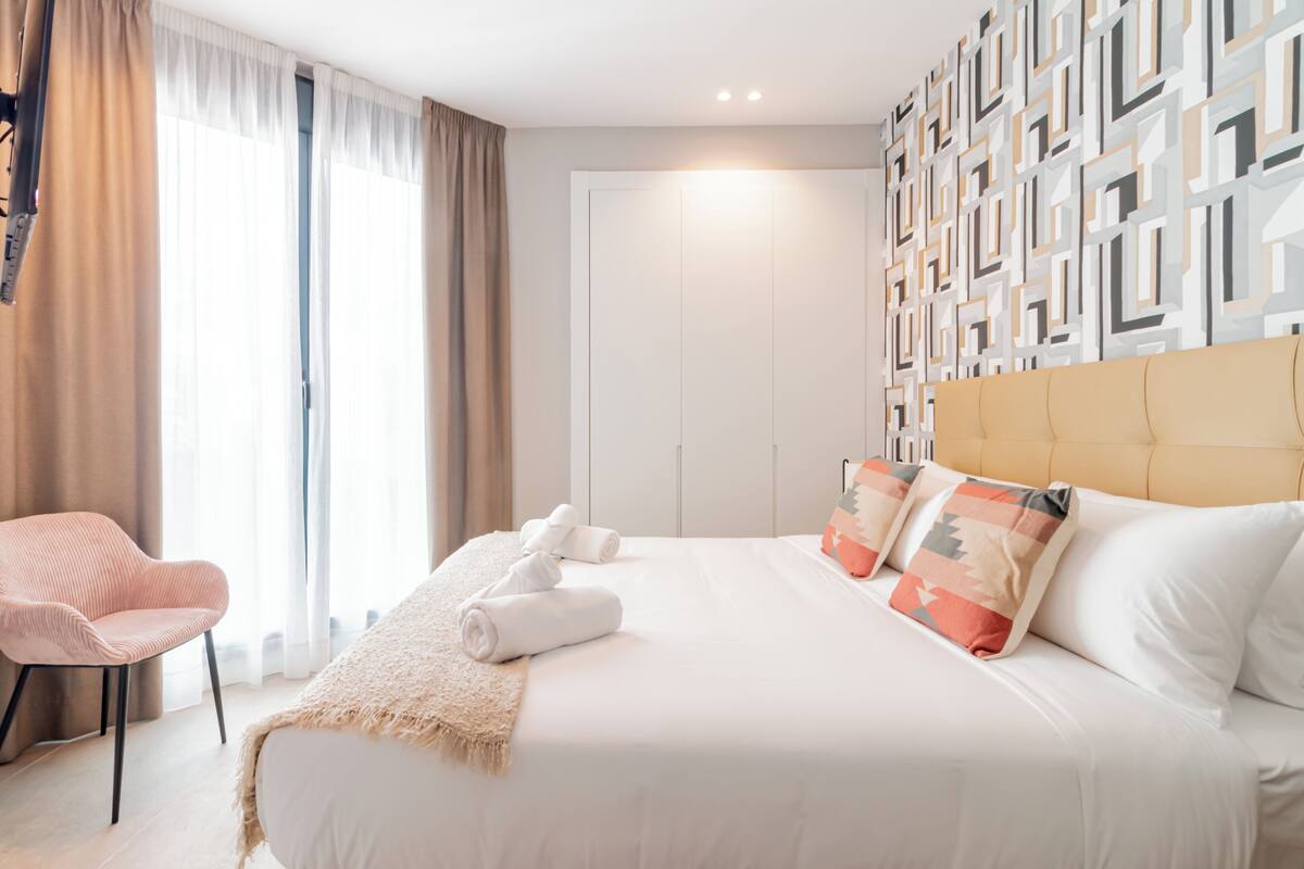 Căn hộ có thiết kế đặc trưng | Chăn bông, nệm Select Comfort, két bảo mật tại phòng, màn/rèm cản sáng 