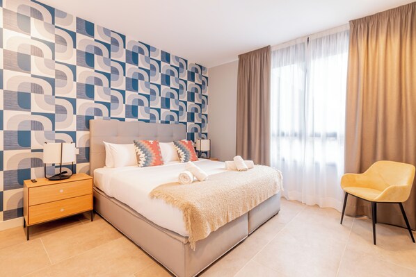 Premium Apartment | Down comforters, Select Comfort beds, in-room safe, blackout drapes - Home Art Apartments Bernabéu (Madrid)