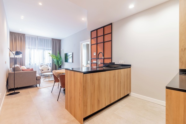 Business appartement | Privékeuken | Een espressoapparaat, een koelkast/vriezer, een magnetron, een oven