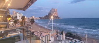 3 pools, sun, palm trees, pets allowed. A dream vacation. 