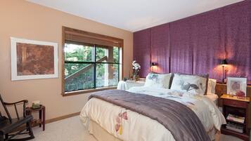 4 bedrooms, WiFi (free), bed sheets