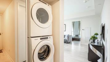 Deluxe Condo, 2 Bedrooms, Balcony, City View | Laundry