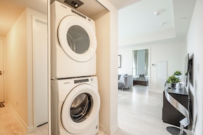 Deluxe Condo, 2 Bedrooms, Balcony, City View | Laundry