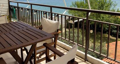 Cosy Seaside Apartment above the sea