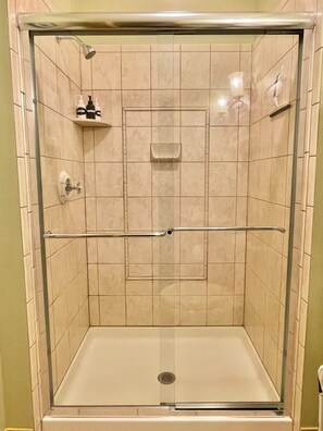 Bathroom - The Vintage Inn - Hidden Gem! (Redwood Falls)