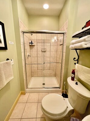 Bathroom - The Vintage Inn - Hidden Gem! (Redwood Falls)