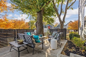 Terrace/patio - Indy Experience House / Movie Theater, Patio, Office, Private Parking (Indianapolis)