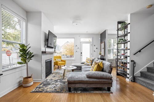 Indy Experience House / Movie Theater, Patio, Office, Private Parking