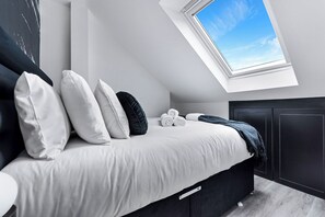 6 bedrooms, iron/ironing board, travel cot, free WiFi